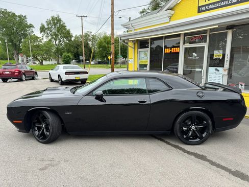 Used 2018 Dodge Challenger R/T Plus RWD image 3