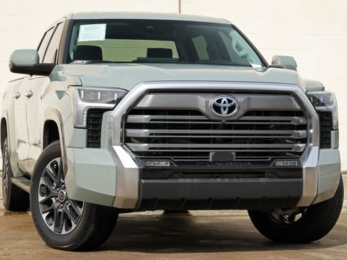 Used 2024 Toyota Tundra Limited AWD/4WD image 4