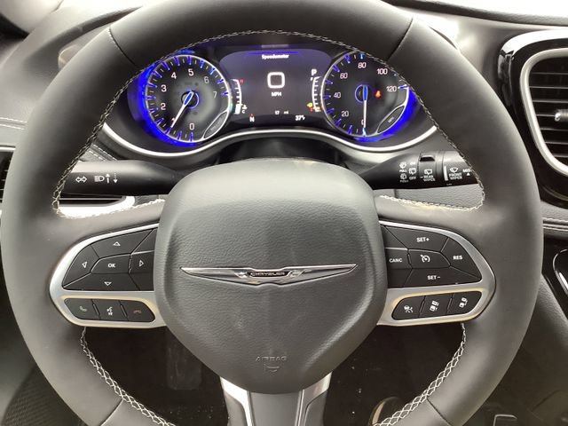 New 2026 Chrysler Pacifica Select AWD/4WD image 12