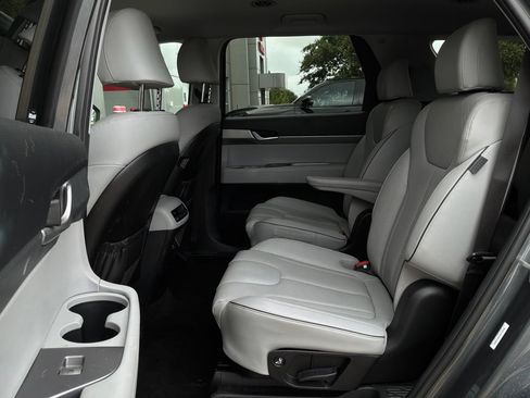 Used 2025 Hyundai Palisade SEL FWD image 12