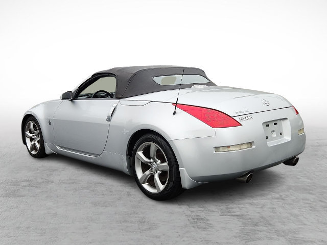 Used 2006 Nissan 350Z Touring RWD image 4