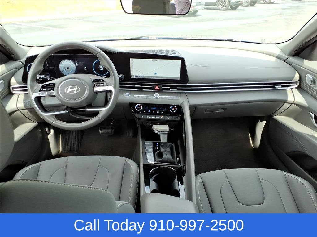 Used 2025 Hyundai Elantra SEL FWD image 25