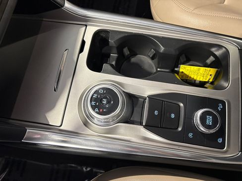 Used 2020 Ford Explorer XLT w/ Equipment Group 202A image 24