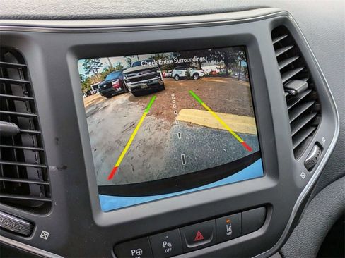 Used 2023 Jeep Cherokee Altitude Lux image 22