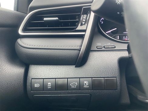 Used 2024 Toyota Camry SE image 18