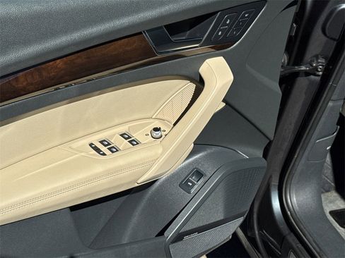 Used 2019 Audi Q5 2.0T Premium Plus w/ Premium Plus Package image 30