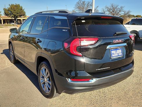Used 2024 GMC Terrain SLT image 2