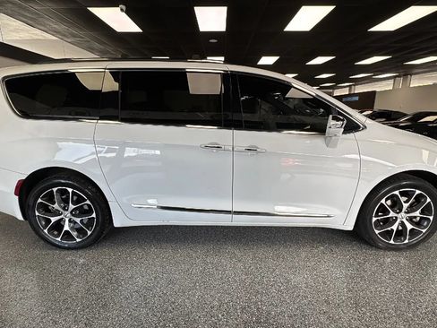 Used 2021 Chrysler Pacifica Limited w/ Uconnect Theater Family Group AWD/4WD image 6
