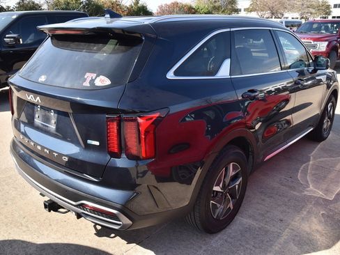 Used 2022 Kia Sorento S image 5