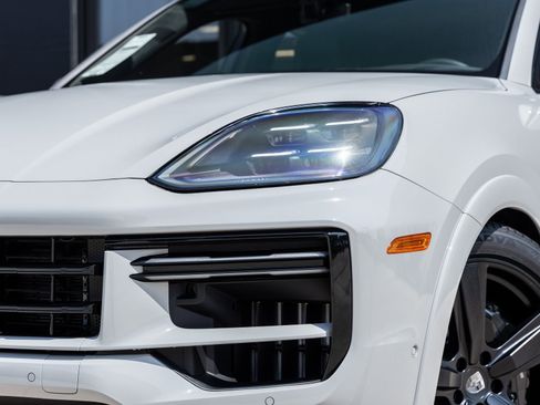 New 2025 Porsche Cayenne Turbo image 19