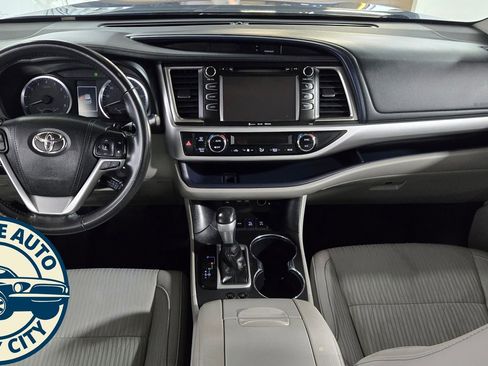 Used 2019 Toyota Highlander Plus AWD/4WD image 26