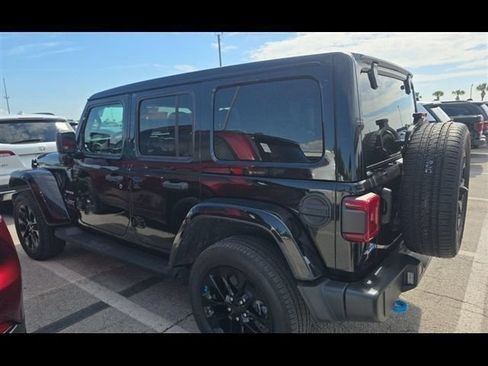 Used 2023 Jeep Wrangler Unlimited Sahara w/ Cold Weather Group AWD/4WD image 3