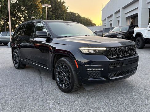 Used 2023 Jeep Grand Cherokee L Summit w/ Advanced Protech Group IV AWD/4WD image 4