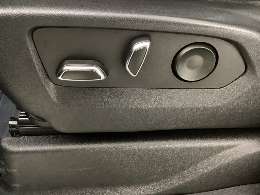Used 2022 GMC Yukon XL Denali AWD/4WD image 18