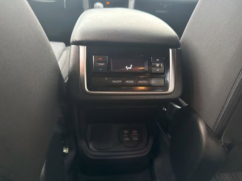 Used 2023 Subaru Ascent Premium image 10