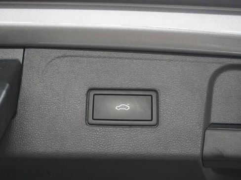 Used 2021 Volkswagen Atlas SEL Premium image 7