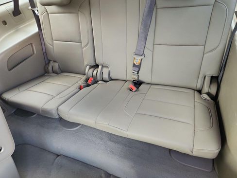 Used 2019 Chevrolet Suburban LT RWD image 36
