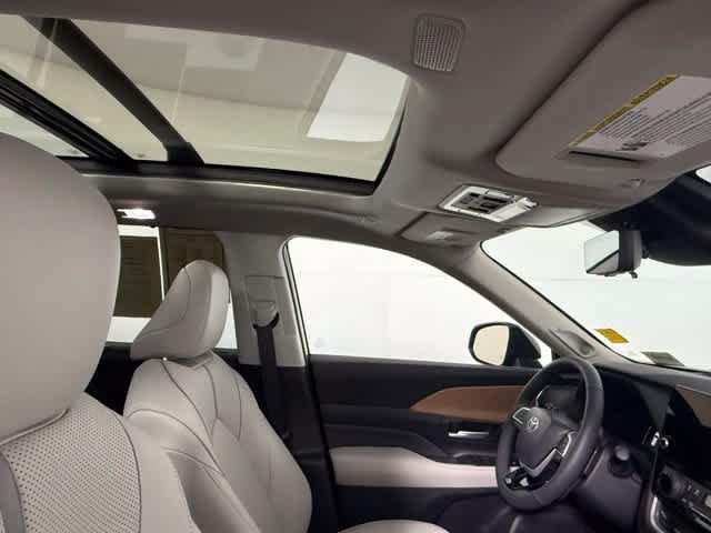 Used 2026 Toyota Grand Highlander AWD image 69