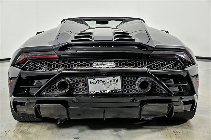 Used 2020 Lamborghini Huracan EVO RWD image 8