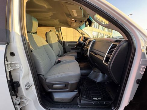 Used 2017 RAM 2500 SLT w/ Luxury Group image 39