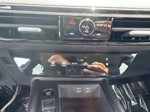 Used 2025 Nissan Kicks SR AWD/4WD image 17