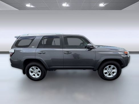 Used 2018 Toyota 4Runner SR5 RWD image 8