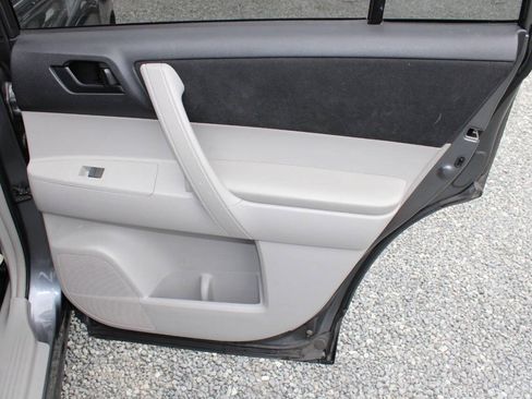 Used 2011 Toyota Highlander 4WD w/ Tow Pkg image 22
