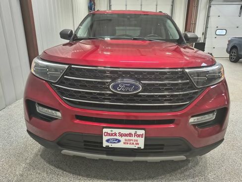 Used 2020 Ford Explorer XLT w/ Equipment Group 202A AWD/4WD image 3