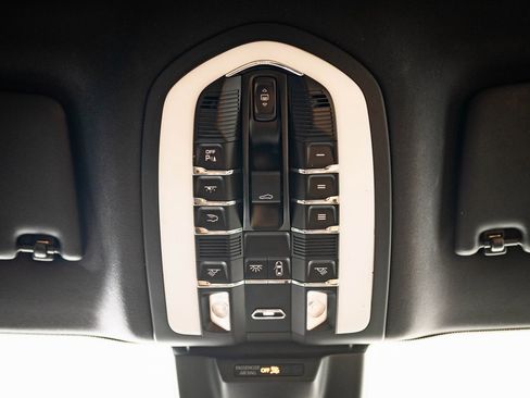 Used 2018 Porsche Macan image 34