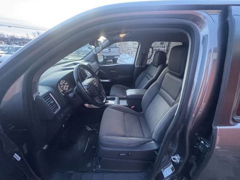Used 2022 Nissan Frontier SV image 25