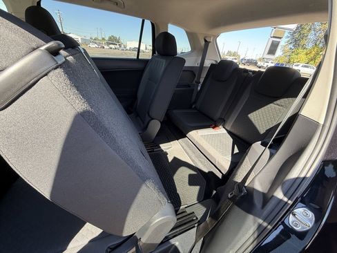 Used 2020 Volkswagen Tiguan S image 42