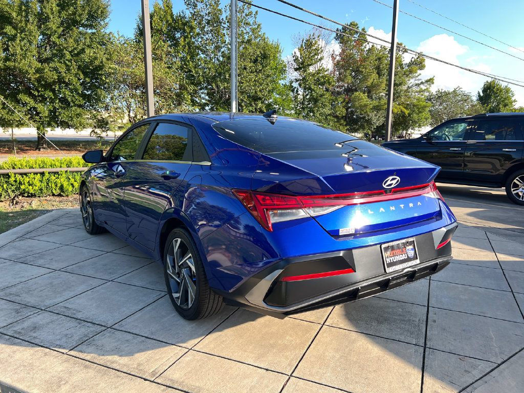 Certified 2025 Hyundai Elantra SEL FWD image 13