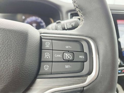 Used 2024 Jeep Wagoneer Series III w/ Premium Group I AWD/4WD image 28
