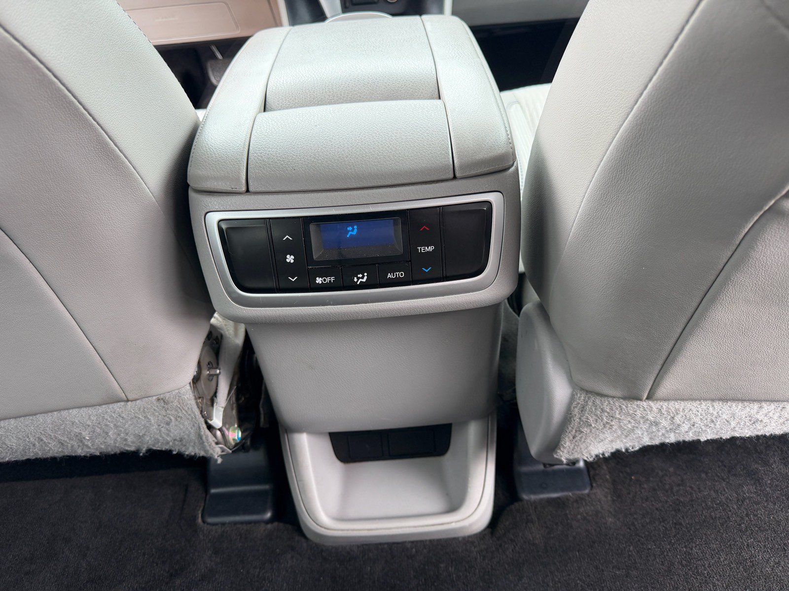 Used 2017 Toyota Highlander Plus w/ Carpet Mat Package FWD image 16