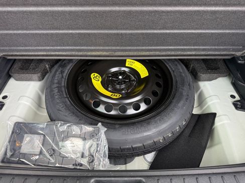 Used 2025 Kia Sportage LX image 18