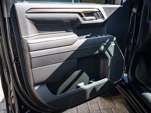 Used 2024 Chevrolet Silverado 1500 LT Trail Boss w/ Convenience Package II image 24