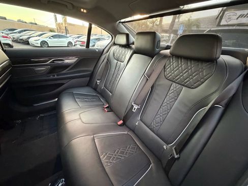 Used 2022 BMW 750i xDrive image 28