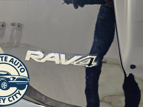 Used 2018 Toyota RAV4 LE w/ All Weather Liner Package image 26