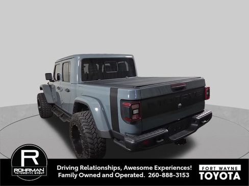 Used 2024 Jeep Gladiator Mojave AWD/4WD image 10