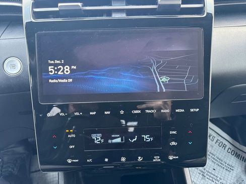 Used 2023 Hyundai Santa Cruz SEL Premium image 18