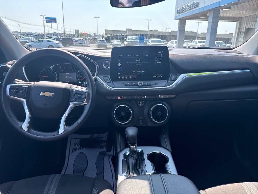 Used 2025 Chevrolet Blazer LT AWD/4WD image 15