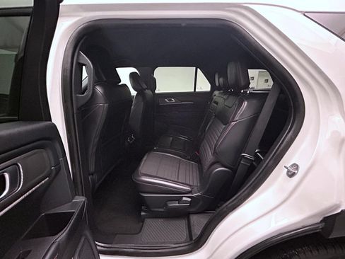 Used 2025 Ford Explorer ST-Line w/ ST-Line Street Pack AWD/4WD image 18