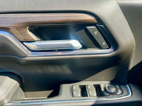 Used 2022 Chevrolet Silverado 1500 LT AWD/4WD image 9