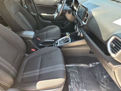 Used 2024 Hyundai Venue SEL FWD image 16