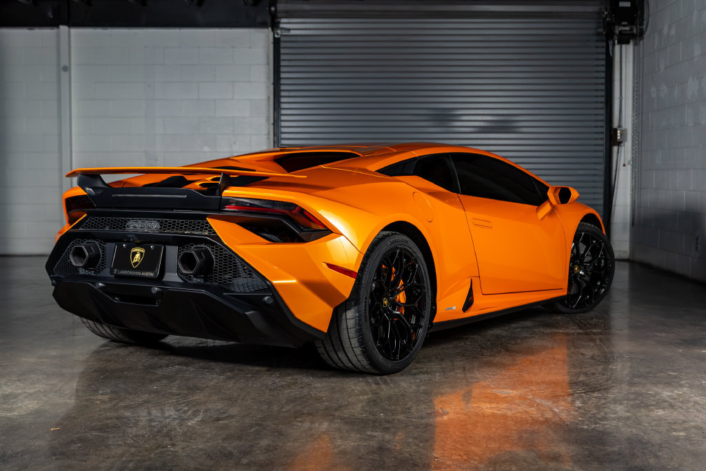 Used 2023 Lamborghini Huracan Tecnica RWD image 3