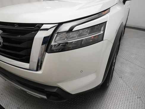 Certified 2024 Nissan Pathfinder SL image 23