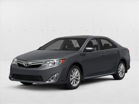 Used 2014 Toyota Camry XLE FWD image 1