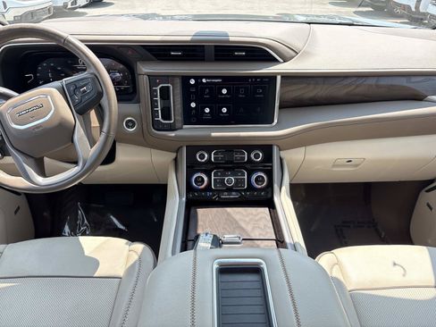 Used 2022 GMC Yukon XL Denali AWD/4WD image 30