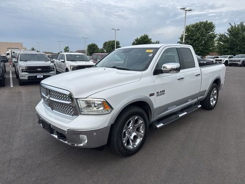 Used 2015 RAM 1500 Laramie w/ Convenience Group AWD/4WD image 3