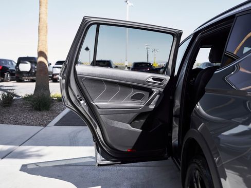 Used 2024 Volkswagen Tiguan SE R-Line image 15